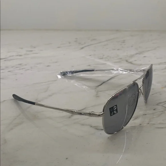 Oakley | Accessories | Oakley Silver Aviator Sunglasses  display picture 3